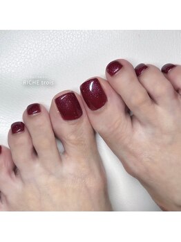 リッシュ トロワ(RICHE trois)/深みボルドーフットネイル