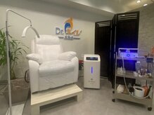 ドクターネイル爪革命　岐阜店｜足の爪切り・巻き爪・魚の目・角質・肥厚爪の足専門店の雰囲気（バリアフリーの広々とした店内■車いすでの入店も可能です。）