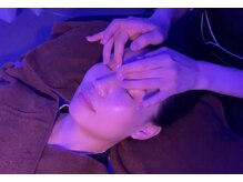 アリエス/目周りのツボ押し