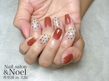 ノエル(Noel)/赤茶×ドットネイル