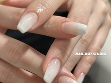 ネイルドットスタジオ 堺筋本町(NAIL DOT STUDIO)/白グラデーション