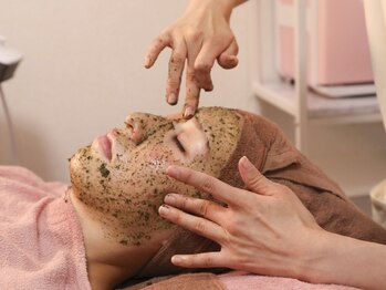 エス(S)の写真/何歳からでも遅くない！シミしわ/たるみケアに感動の変化◎ハーブピーリングでマシン以上に若々しい印象へ