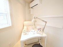 リリ(Lili)の雰囲気（ベージュの落ち着く店内で人目も気にならずリフレッシュ♪）