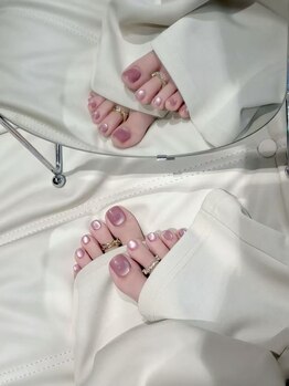 SI Nail【エスアイネイル】パラジェル/長さだし/フィルイン/持ち込み/マグネットの写真/【足元からオシャレに♪】ハンドとの同時施術可能・持ち込みOK◎デザインはもちろんケアにもこだわりあり！