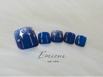 エミュー(Emieux)/キラキラ青ネイル