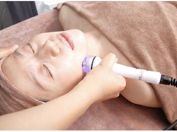 ロア 本八幡店(LOA.)/小顔コルギ、毛穴洗浄