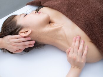 小顔整体研究所 KSラボ 鳴海店の写真/＜小顔整体コルギ+肩甲骨背面リンパ＞滞った血流の流れを改善し、さらにスッキリとした小顔へと☆