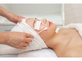 エバタエステティック 西葛西店(ebata ESTHETIQUE)の写真/ファンデの厚塗り卒業!韓国風&毛穴レスな透明感溢れる水光肌に…♪毛穴汚れ/黒ずみ/開きに徹底アプローチ!