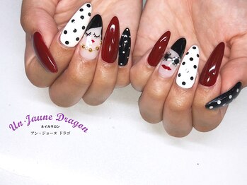 アン ジョーヌドラゴ/【ロングネイル】ドットネイル