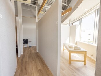 メガロス 立川店の写真/【個室空間パーソナルリラクゼーションストレッチ】私服やスーツでふらっと立ち寄り短時間で最高の癒しを。