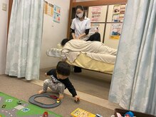 子育てママの整体サロン/施術中のお子様の様子