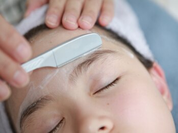 シュシュ(Shu-Shu)の写真/夏の準備！うなじ処理で涼やかに。お顔剃りとマッサージで、お肌を整えるケアで、しっとり明るい印象に☆