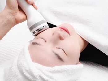 salon emma 【フェイシャルサロン&ネイルサロン】小顔/たるみ/韓国ネイルの写真/二重あご・フェイスラインのもたつきに！脂肪分解×引き締めで話題の【マイクロ波リフト】で徹底ケア♪