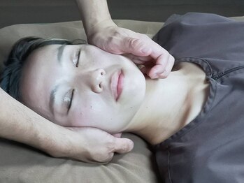 ナイン整骨院 中目黒院/首　顎　調整