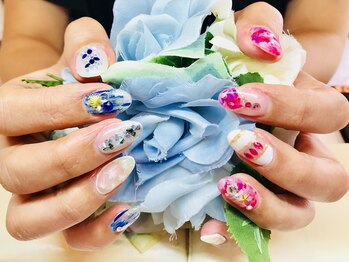 ブリエカドー(Briller Cadeau)/アシメトリーネイル