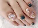 色鮮やかなフットネイル