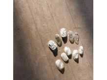 シルニー リム(Silny rim)/アシンメトリーニュアンスネイル