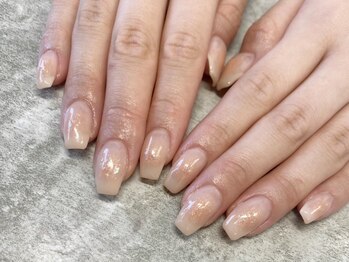 アール(R')の写真/お仕事帰りや、空いた時間に通いやすい♪職場や学校でも馴染みやすい大人上品ネイルで指作まで美しく♪
