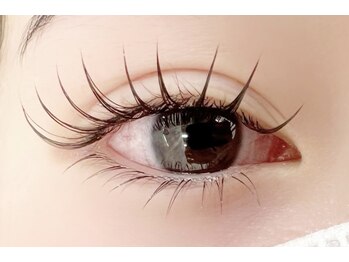 eye salon chiku 【まつげパーマ/マツエク/フラットラッシュ/アンドヘルシー】の写真/"抜け感"あるナチュ盛れに*《最高級フラットラッシュ120本¥4,700》軽い付け心地でエクステ初心者にも◎