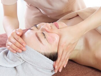 ルフルリール(Refleurir)の写真/バストアップもリフトアップも両方叶うが嬉しい♪小顔コルギ派、テラボーラー派どちらも自由に選べる☆