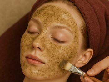 アピュルテ(A purete')の写真/【陶器肌へ導く】肌質改善は当店にお任せ◎ハーブピーリングで毛穴・ニキビ・シミ・しわを集中ケア！