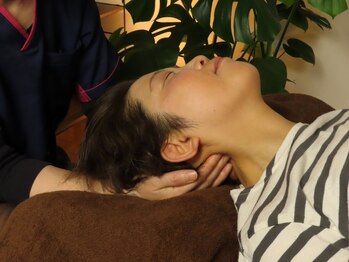 腸もみ屋さん あさの写真/【脳を休める新習慣】深い眠りへ導く「脳もみ」×「腸もみ」のWケア。頭の緊張を解き、心身を整える贅沢。