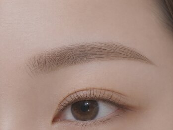 アトレ ネイルアンドアイラッシュ(Attrait)の写真/《眉毛×まつ毛で垢抜け美人》アイブロウWax￥5500～★プロが似合う眉毛をご提案!マツエクとのセット可!
