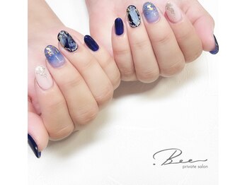 ドットビー(.Bee)/ネイビーカラーニュアンスネイル