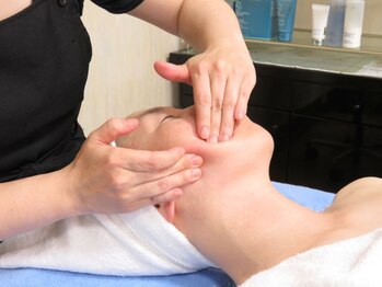 りりあすの写真/目立つほうれい線、輪郭の崩れ,深く刻まれた額や目元のシワ…どうにかしたい!あなたに合ったたるみ対策♪