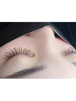 ナチュラル上品な目元にしたい