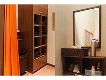 カラダファクトリー 一之江店/更衣室/お着替えございます