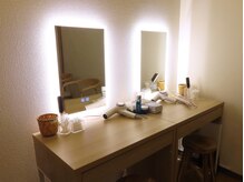 黄土よもぎ蒸しサロン la pause MoA【美肌 毛穴 / ダイエット / 妊活 産後 / 耳ツボ】の雰囲気(ドレッサー・ドライヤー・ヘアアイロン完備◎)