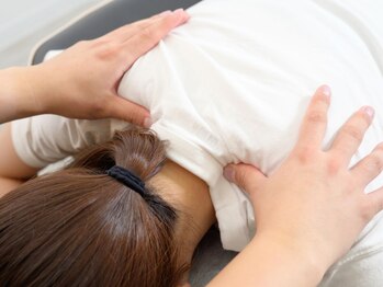 アクティブフィジオ 武蔵小杉(Active Physio)の写真/姿勢の丸まり整え 首・肩のつらさ＋猫背・巻き肩もスッキリ！長年の身体のクセを改善◎