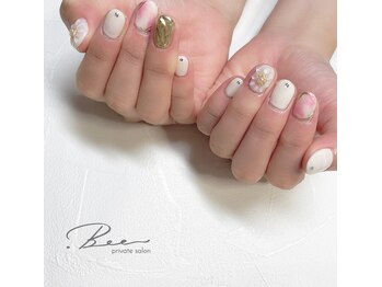 ドットビー(.Bee)/ピンクがポイントフラワーネイル