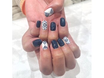 ヘアアンドネイル ミューズ 新浦安店(HAIR&NAIL MUSE)/手書きタイル柄ネイビーホワイト