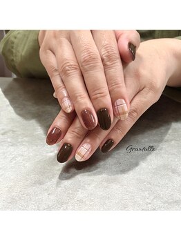 グランチュール(Grantulle)/ブラウンチェックネイル