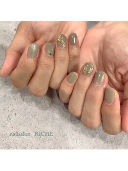 リッシュ(RICHE)/シンプル×アクセサリーネイル！