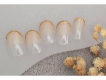 ネイルサロンprish銀座4丁目店【マグネット&フットネイル定額サロン】/5000円　グラデ　ラメライン