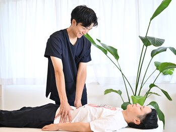 トトノウ 堀江店(TOTONOU)の写真/【マッサージでよくならない肩こりに】腸もみで横隔膜を緩め、深い呼吸で根本改善！