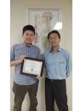 春日井治療院/アメリカ・ロサンゼルスで修業