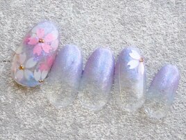 アイスブルーの夜桜ネイル