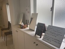 自然光が差し込む明るいパウダースペースでメイク直し☆