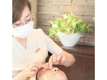 サロン ド ボヌールの雰囲気（お肌診断後、一人ひとりに合った施術をさせていただきます。）