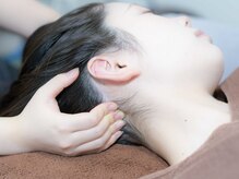 リモアプラス(ReMore+)/首筋もじっくりほぐします