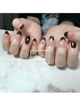 エリー(ellie)/ブラウンフレンチネイル