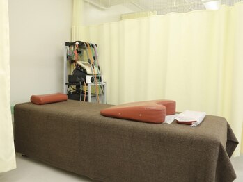 なるしま接骨院の写真/【取手駅徒歩5分】優しい仕切りプライベート空間で1対1の丁寧な施術。気兼ねなくゆったりリラックス◎