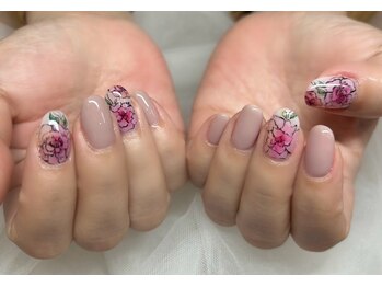 ネイルアンドアイラッシュスタジオ シュシュ(chouchou)/手描きアート花柄大人女性