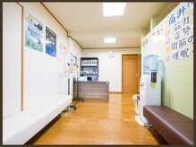 穴川駅前整骨院鍼灸院の雰囲気（明るい待合室★ 【整体/鍼/肩こり/腰痛/ストレッチ/産後】）