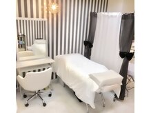 ビューティー ルーム フルフィル アイラッシュ(beauty room fulfill)の雰囲気（フルフラットベットの半個室空間でゆったりお過ごしください♪）