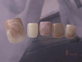 乳白ピンク春フットネイル